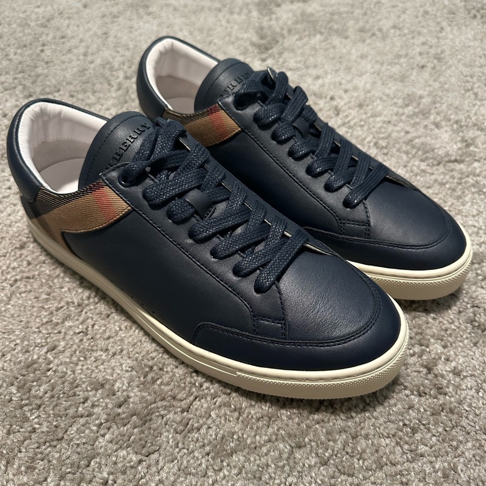 **Brand New** Burberry Check Sneakers in Navy blue size 41